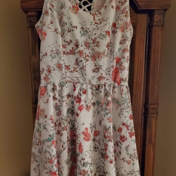 Jessica Simpson Women's Lace Up Back Dress - Picture 7 of 11